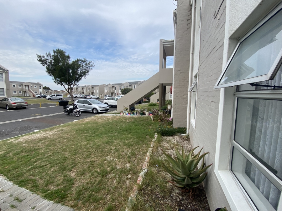 To Let 2 Bedroom Property for Rent in Muizenberg Western Cape